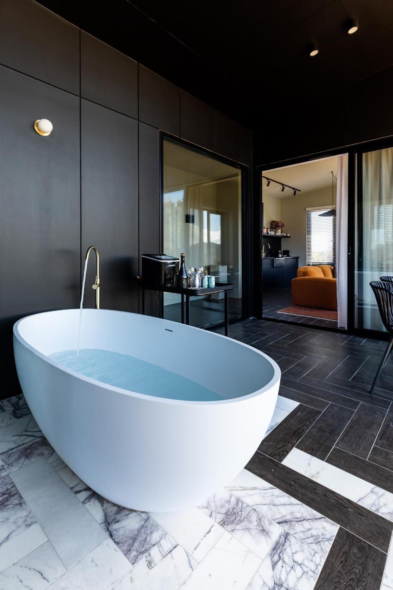 Wherewithal Luxury Suites Carlton Экстерьер фото